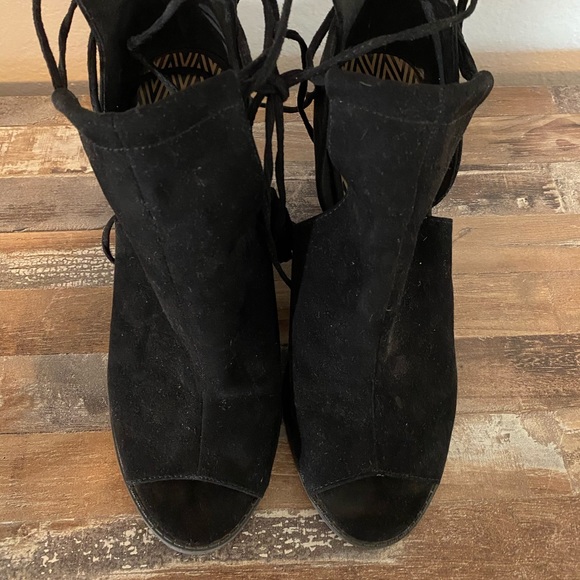 Open toe booties - Picture 2 of 3